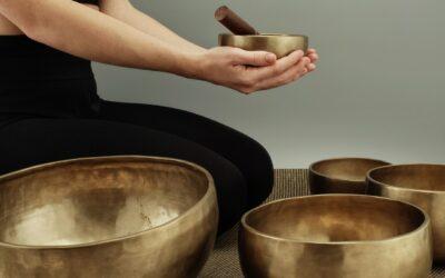 Masaż w dźwiękach mis i gongów – na czym polega metoda leczenia wibracjami?